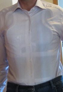 Vorne kann das Korsett sehr leicht durchscheinen.