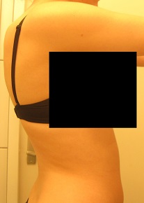 gerade mit Armen nach vorne